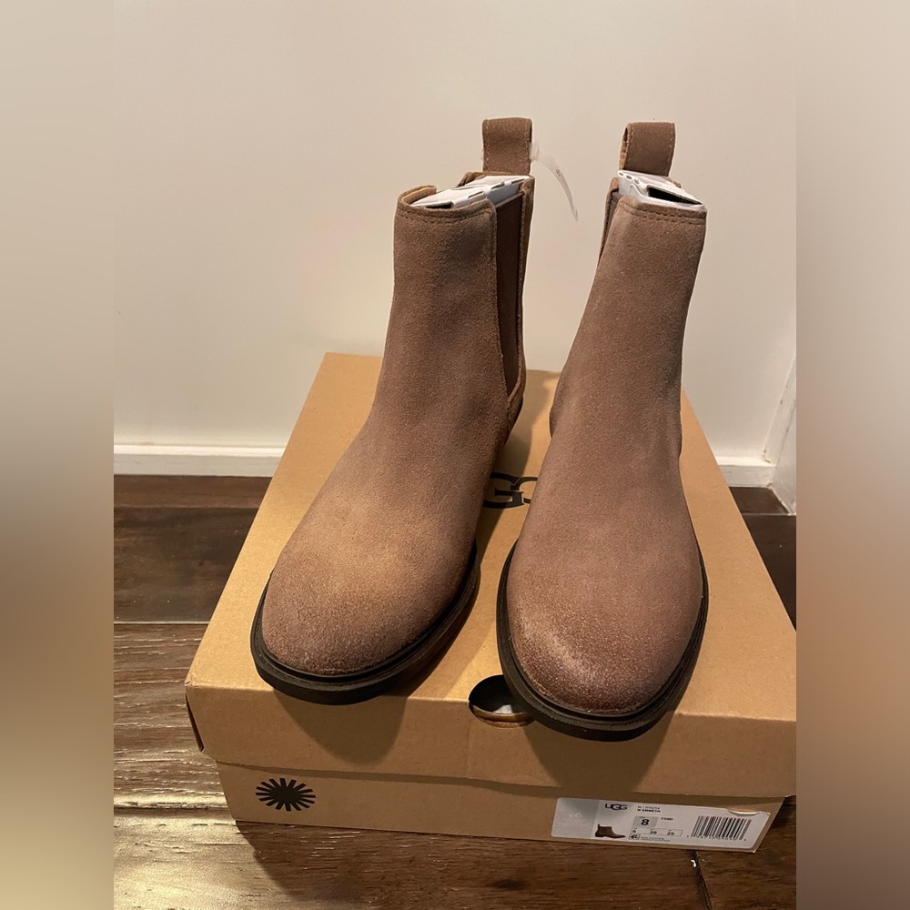 UGG Emmeth Coffee 1114254-CGND - Waterproof Boot Brand New size 8